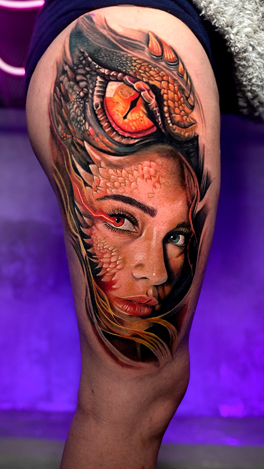 Tatuaje estilo Realismo: Chica dragón